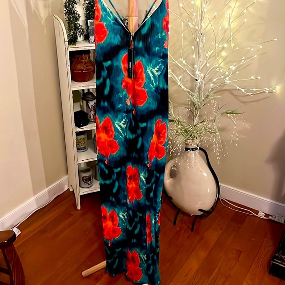 Fashion Nova Dresses & Skirts - NWT FASHION NOVA L TROPICS MAXI DRESS, Red/blue/green/black.Vacation is waiting!